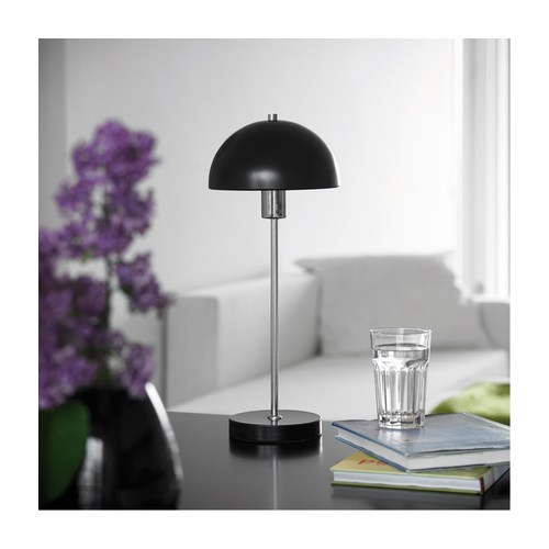 Vienda bordslampa svart/krom E14 i gruppen Bord-Golv / Bordslampor hos Ljusihem.se (HB13071140105-BD)