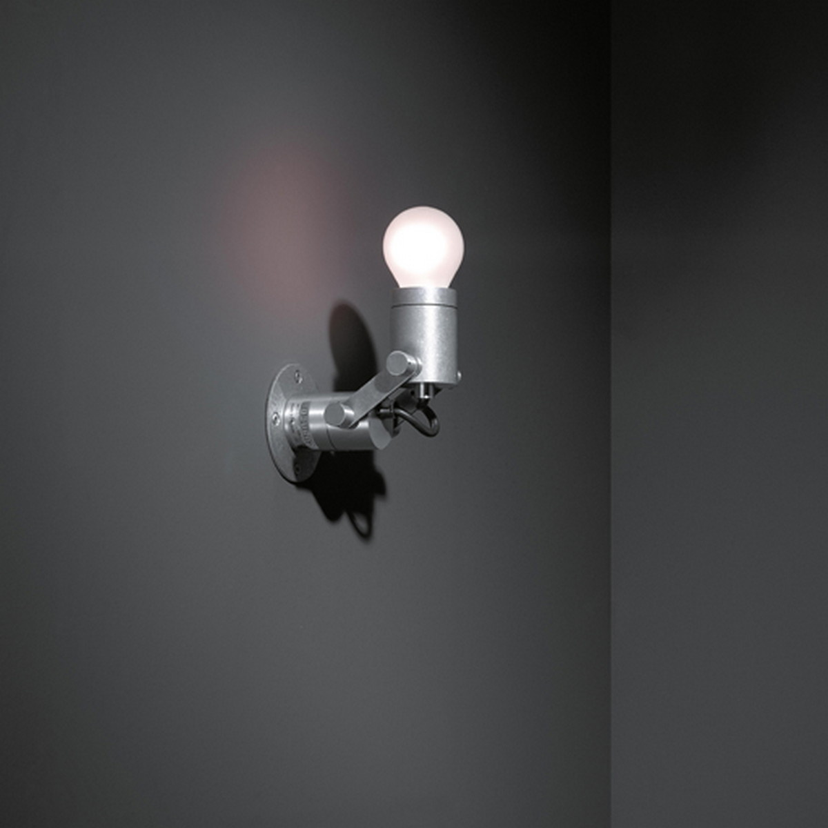 Nomad Minimal Surface Adjustable Ultra Short 1x A60 E27 Aluminium Matt