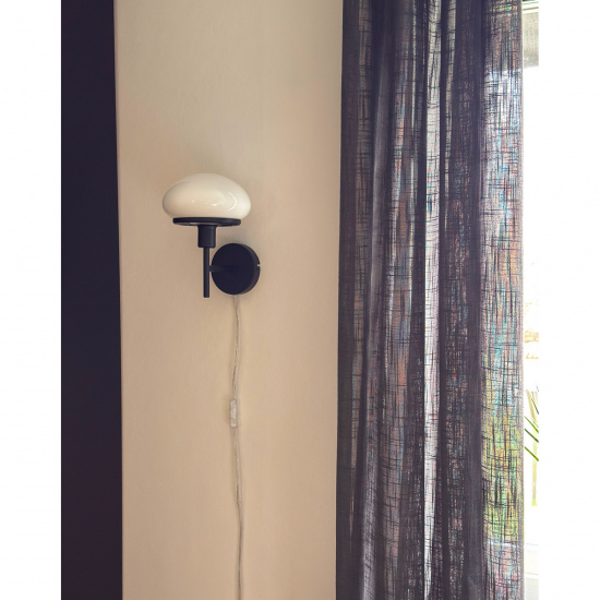 NEW AUGUST v�gglampa, svart/vit