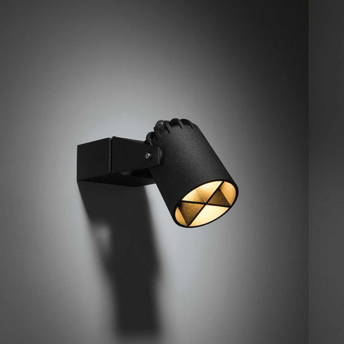 Julien Round Surface Adjustable Foot 1x IP54 LED 3000K Medium DI Black Structure