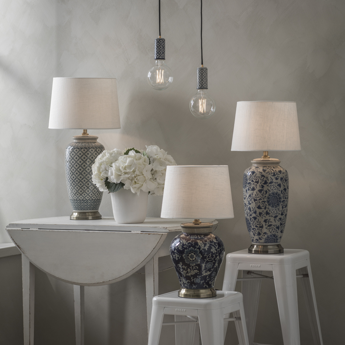 Fang Hong Lampfot, Vit/Bl� 38cm