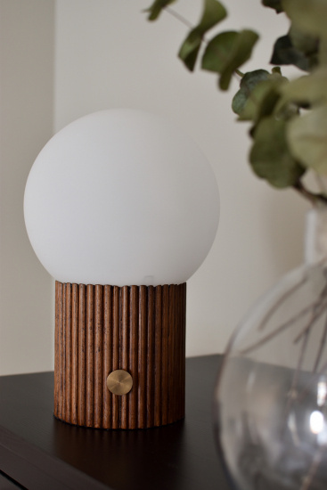 Bordslampa Hubble 22 Valn�t