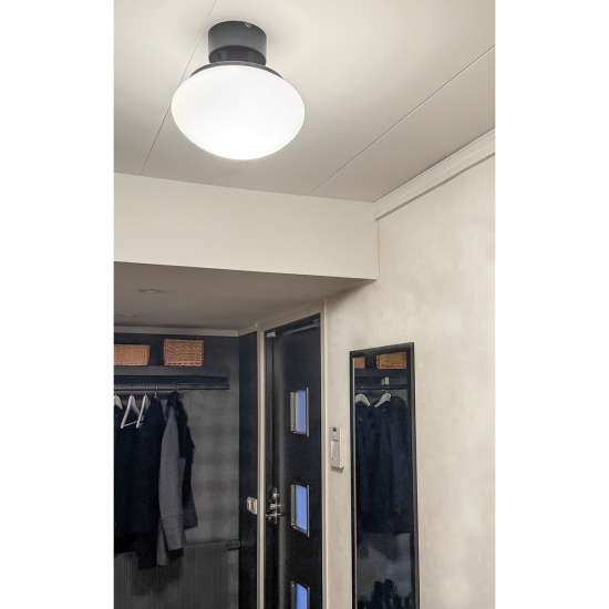 NEW AUGUST plafond, svart/vit