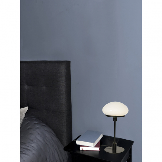 NEW AUGUST bordslampa stor, svart/vit