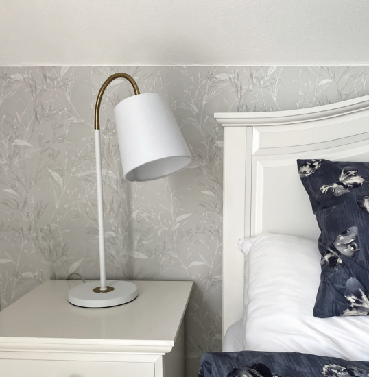 LJUSDAL bordlampa, vit/matt m�ssing