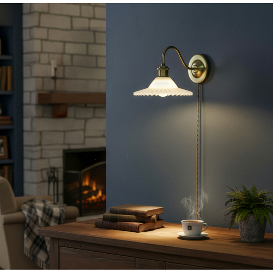 SILVIA V�gglampa - Antik / Vitt glas