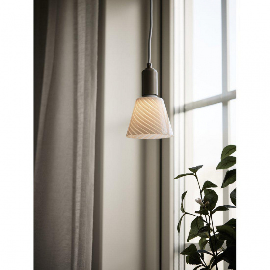 Tilda f�nsterlampa, E27, beige/vit