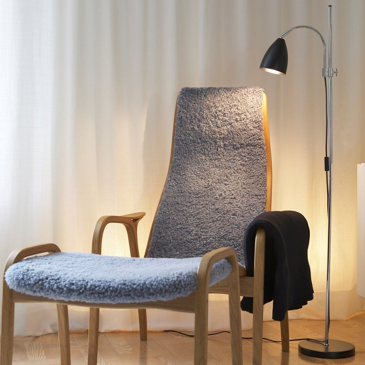 Sway golvlampa svart/krom E27 H:1300mm