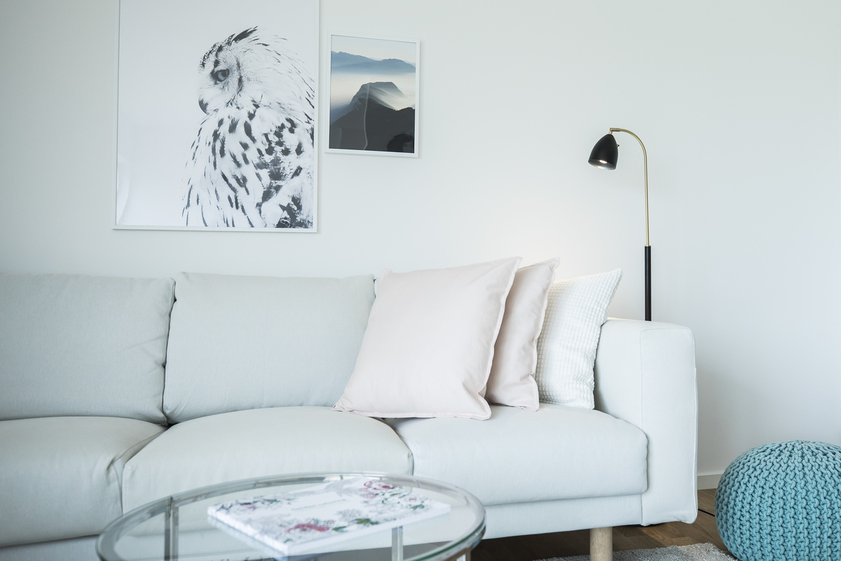 Deluxe golvlampa vit/m�ssing MR16