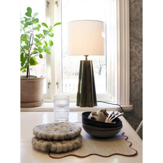 AIRA Bordlampa, Oil Brass, H�jd 65cm inkl sk�rm