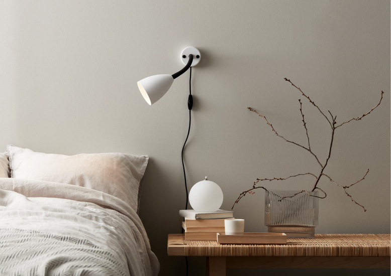 Trotsig v�gglampa mattvit GU10