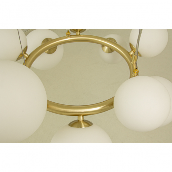 MOLEKYL taklampa rund, matt m�ssing/vit