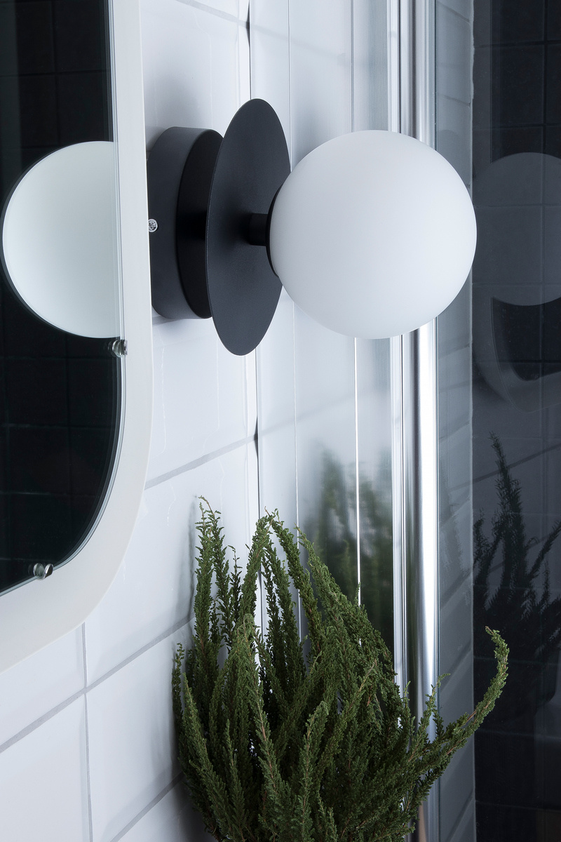 V�gglampa/plafond Art Deco IP44 Svart/vit