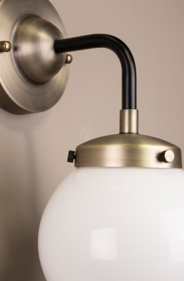 V�gglampa Alley 1 IP44 Antikm�ssing/vit